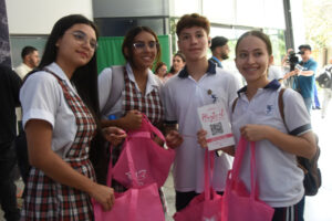 Líderes estudiantiles de Medellín llevarán a sus colegios el mensaje sobre la importancia de la detección temprana del cáncer de mama