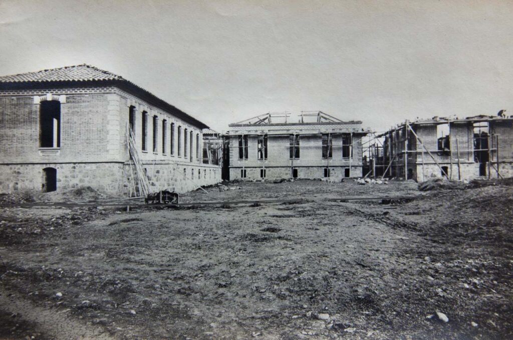 Inicio de la construcción del Hospital San Vicente de Paúl. Foto: HSVP
