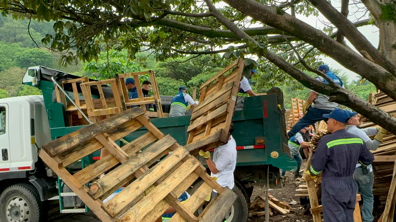 En lo corrido del año, la Alcaldía de Medellín ha recolectado 960 toneladas de residuos en 142 operativos de espacio público