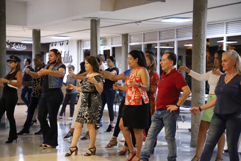 Las tradicionales clases gratuitas de tango y milonga regresan al Aeropuerto Olaya Herrera