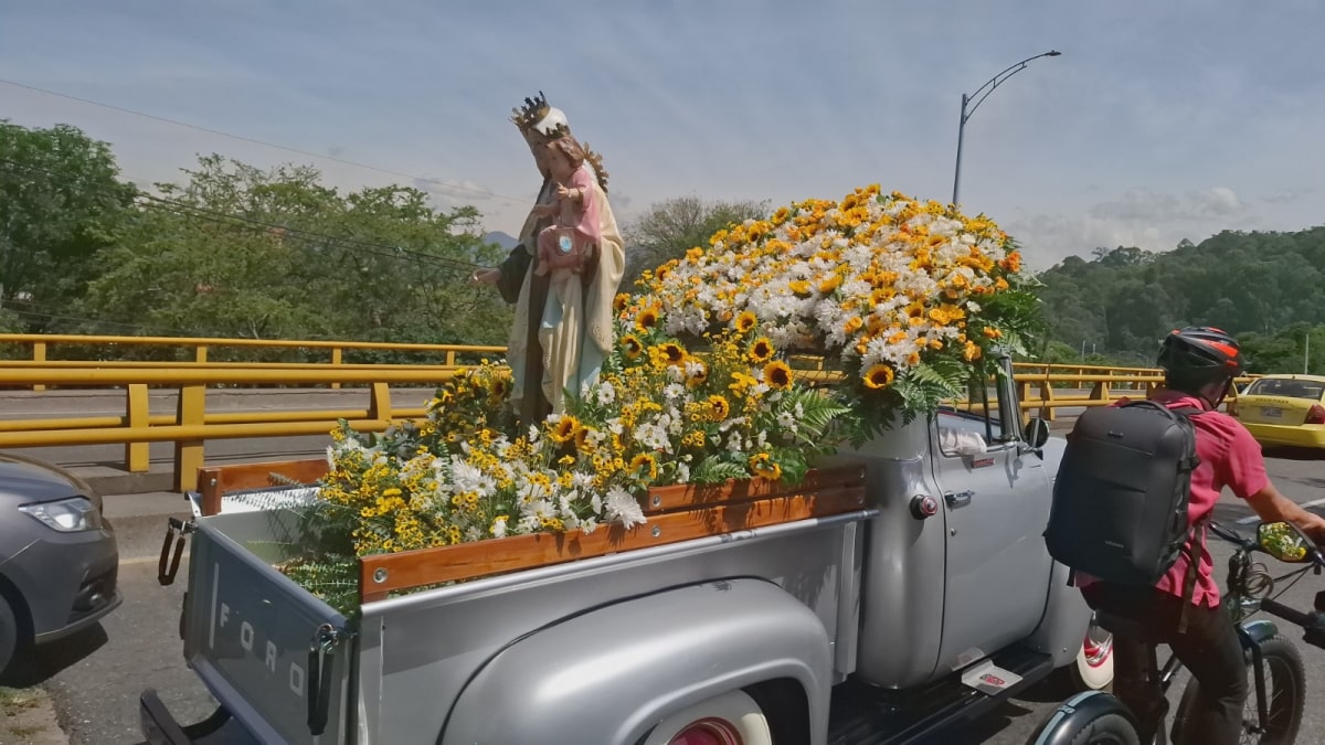 Con bendición y caravana de buses, se celebró en Medellín el Día del Conductor