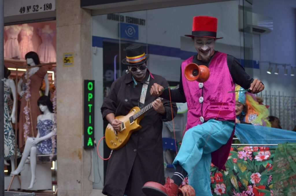 Música, danza y teatro se toman cinco corredores turísticos con la Calle de los Artistas en la Feria de las Flores