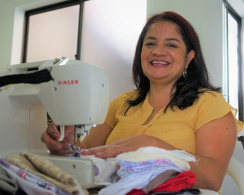 Hasta diciembre las mujeres de Medellín pueden inscribirse para acceder al crédito Redes Vecinales del Banco de las Oportunidades